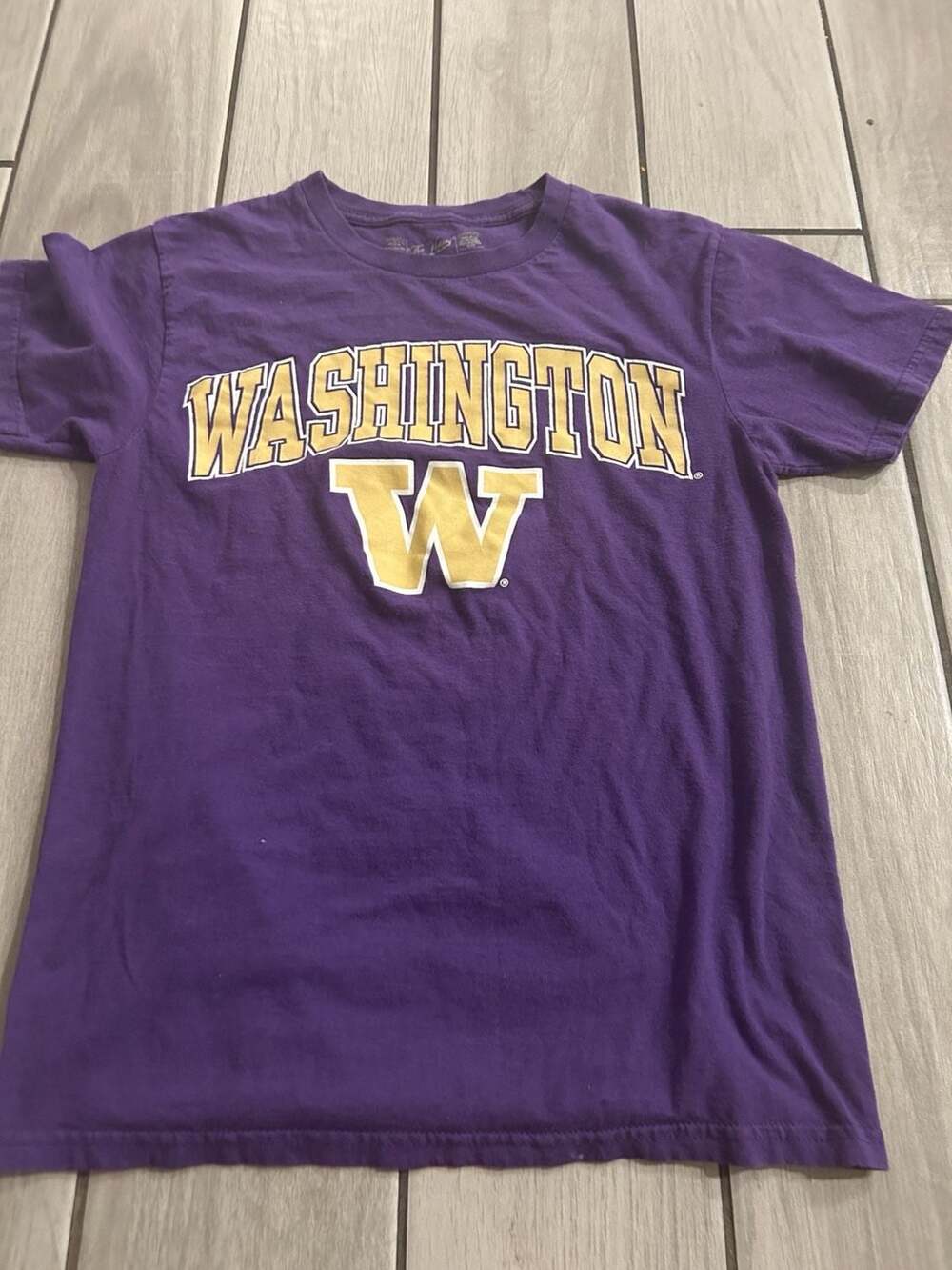The Victory University of Washington Huskies Purple T-Shirt Size Small